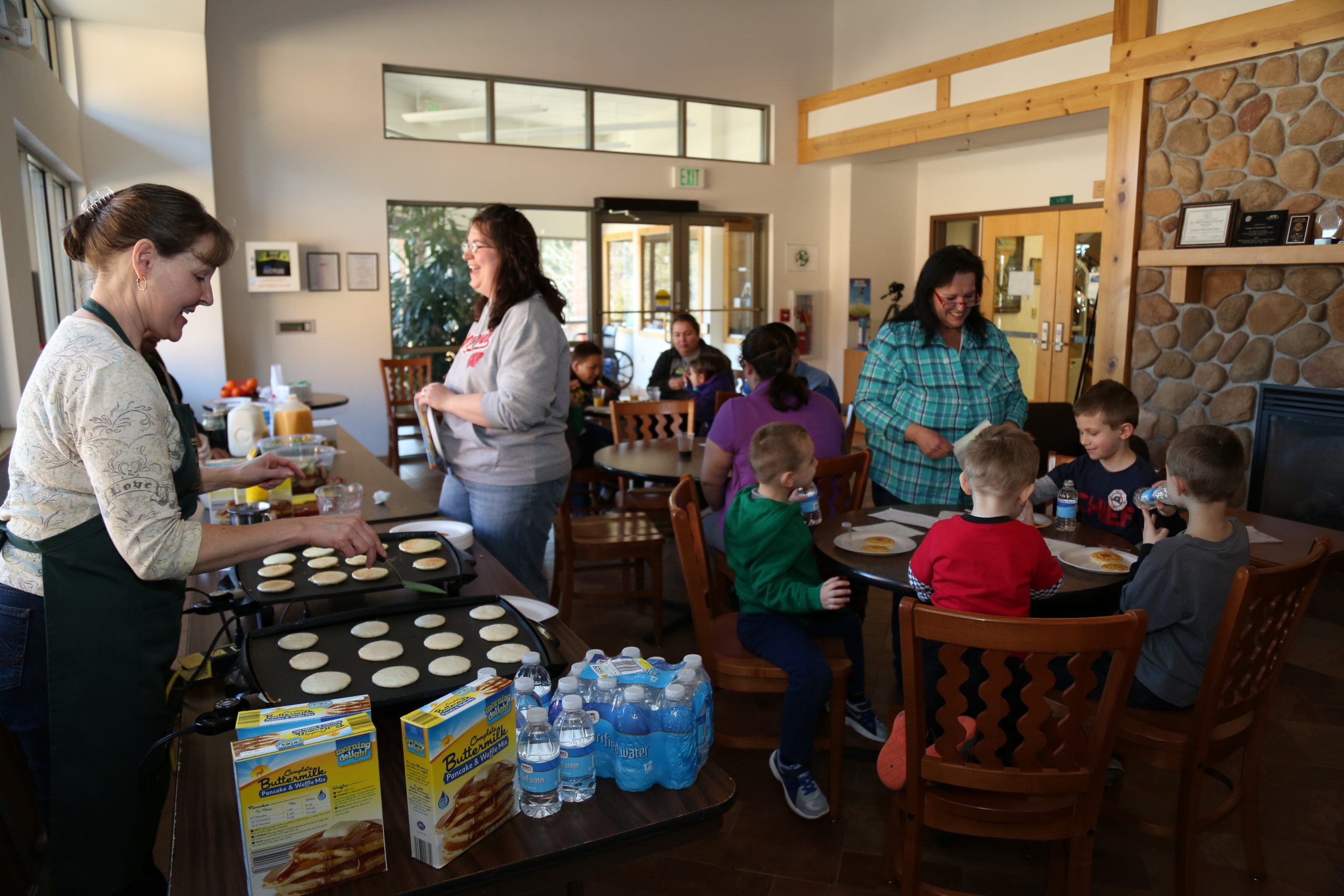 Kids eating pancakes 