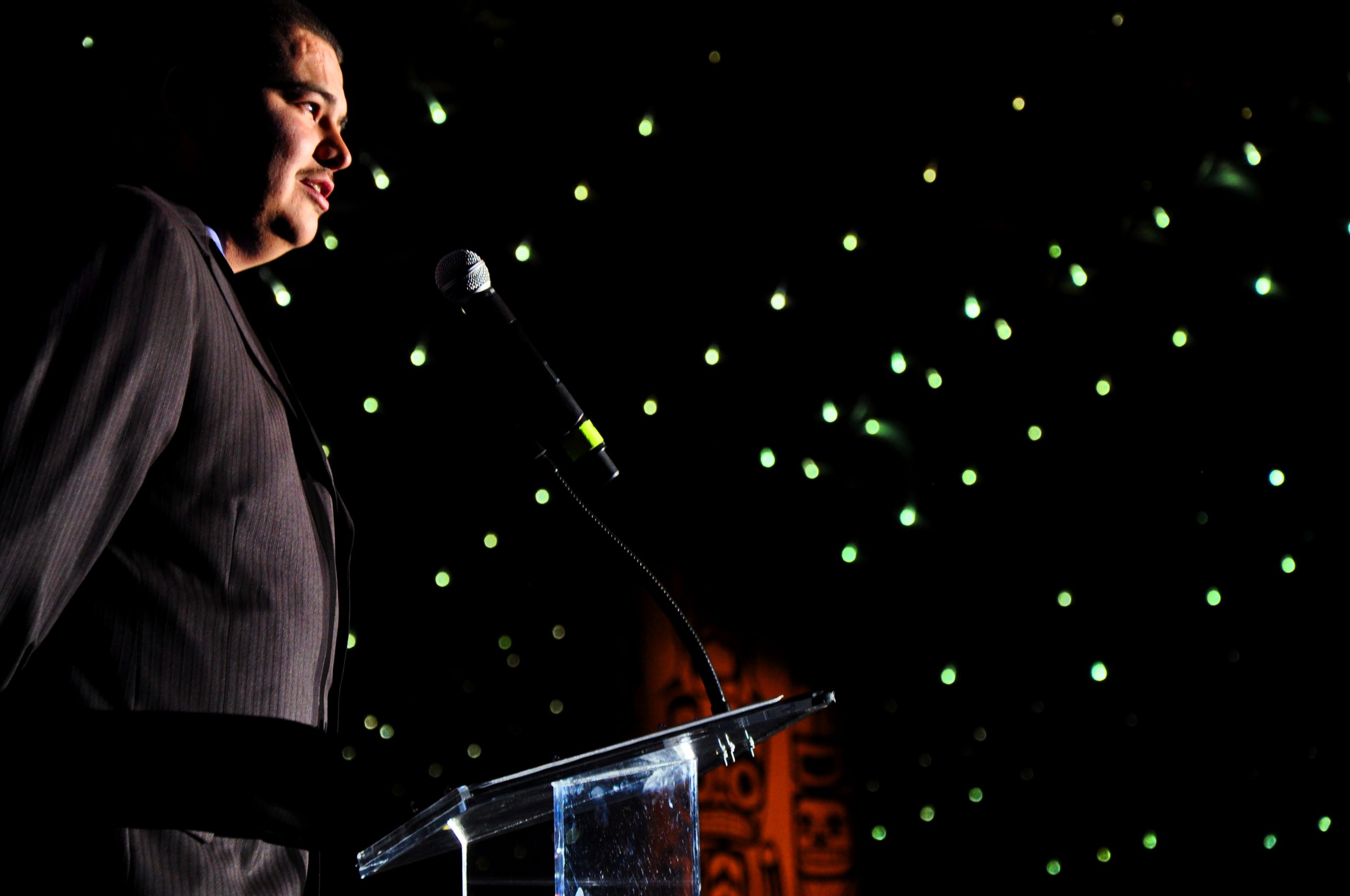 Stephen Yellowhawk speaks at the 2009 annual Flame of Hope Gala