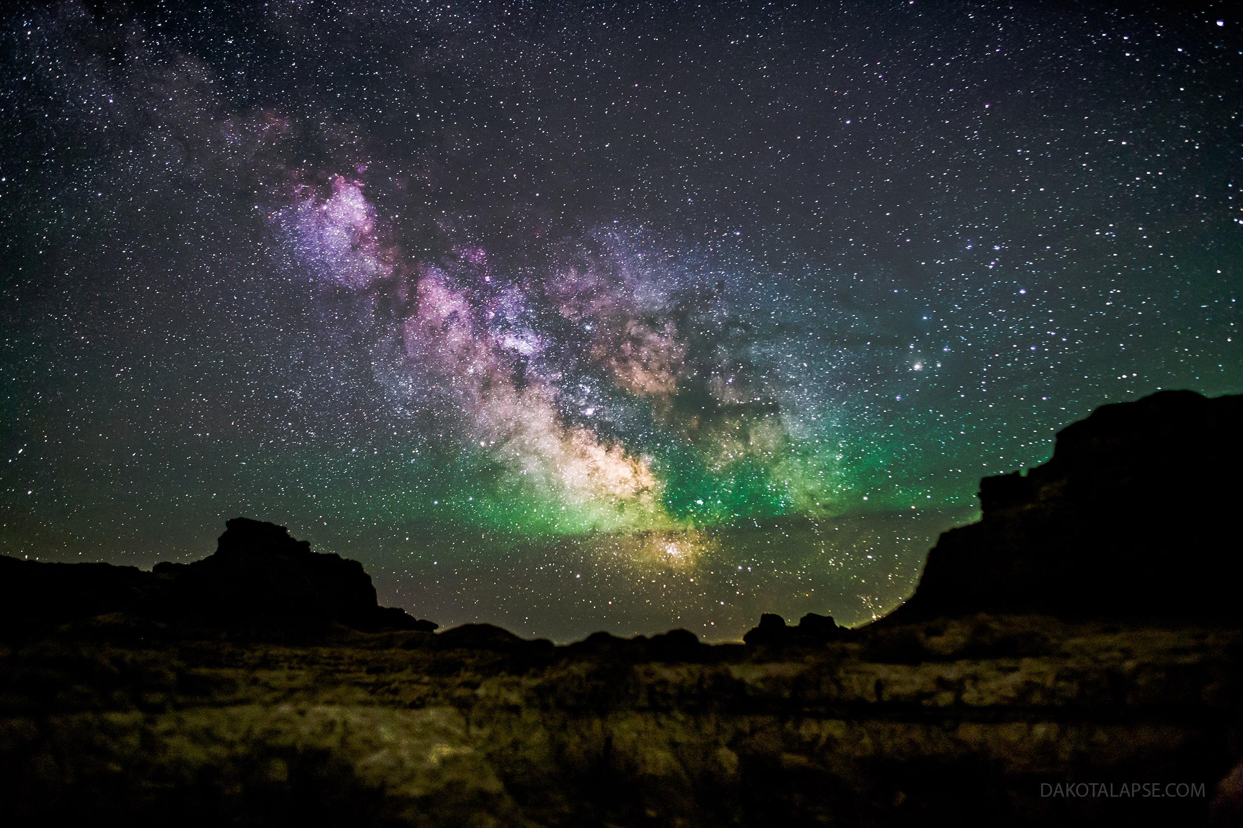 Badlands National Park Milky Way and Airglow Copyright © 2023 DAKOTALAPSE.